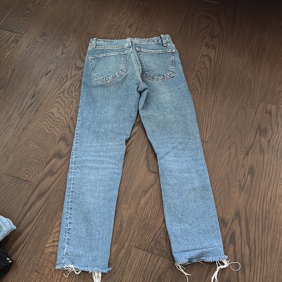 Medium wash jean - Picture 2 of 2